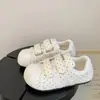 Zapatillas Blancas de Velcro Modelo Nuevo 2026 para Mujer, Lunares, Versátiles con Faldas, Zapatos de Entrenamiento Alemanes, Zapatos Casuales Cómodos y Ligeros