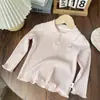 Camiseta básica canelada de manga comprida com gola Peter Pan para bebê menina, camiseta de gola dobrada para meninas primavera e outono, top fofo para crianças e bebês, moderno