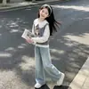Estilo Coreano Casual Doce Fofo Camisa com Gola de Boneca Colete de Urso Jeans com Personalidade da Moda Conjunto de Três Peças para Primavera e Outono
