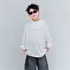 Camiseta de manga larga para niño, top infantil de algodón puro, colección otoño 2026, capa base casual para niños mayores, ropa infantil moderna y genial al por mayor