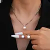 Europa y Estados Unidos transfronterizo nuevo collar de joyería colgante temperamento diseño sentido lujo perla aretes collar traje venta al por mayor