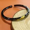 Pulsera negra al ras para hombre, estilo frío moderno, pulsera abierta simple, pulsera sólida para hombre con textura dorada