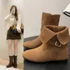 Botas de tornozelo retrô estilo coreano de couro macio com sola plana para mulheres, nova coleção outono/inverno 2026, slip-on de camurça, uso versátil de duas maneiras, botas de moda de cano médio
