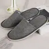 Chinelo descartável com logotipo imprimível atacado lã de coral de alta qualidade espessado antiderrapante B & B salão de beleza chinelos descartáveis