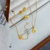 Conjunto de Joias Étnicas Banhado a Ouro de Xinjiang com Colar de Estrela de Quatro Pontas Vazada, Pulseira, Brincos e Anel, Apresentando um Toque Moderno e de Alto Padrão