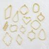 Accesorios de Joyería de Aleación DIY Colgante Chapado en Oro de 14K Pulsera Colgante Doble Simple Aretes Patrón Geométrico Colgante con Forma Especial