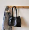 Bolsa Tote Grande e Fashion para Mulheres, Nova Bolsa Simples de Ombro com Temperamento para Trabalho e Deslocamento, Bolsa de Ombro para Comércio Exterior Transfronteiriço