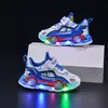 Tênis Luminosos 2025 Primavera e Outono Novo Desenho de Carro Tênis Casuais Infantis para Meninos de Tamanho Pequeno e Médio Couro Tênis que Acendem