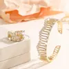 Accesorios Versátiles, Estilo de Lujo Ligero Europeo y Americano para Mujer, Diamante en Forma de Escalera Color Dorado, Diamante de Gota de Agua, Conjunto de Dos Piezas de Lujo con Incrustaciones Multicapa, en Stock para Entrega Rápida