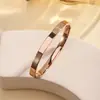 Pulsera de acero de titanio transfronteriza moda simple para mujer europea y americana con baño de horno oro real 18K acero inoxidable 6mm pulsera lisa