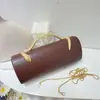 Nuevo bolso de noche de lujo ligero transfronterizo para mujer, bolso de mano cilíndrico de color liso con asa de serpiente para fiestas de cóctel y banquetes
