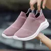 Sapatos de Malha Leve Tecido Voador Plus Size Cruzados para Primavera e Outono Sapatos Meia Femininos Respiráveis Confortáveis Casuais