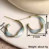 Los pendientes cruzados de estilo francés, simples y versátiles de Cao Shi, con un diseño único de goteo de aceite retorcido, son accesorios clásicos y exquisitos para el día a día.