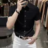 Camisa casual de manga corta, fluida y libre de arrugas de alta gama para hombre, corte ajustado, tacto premium, camisa de seda helada elástica de color liso para negocios
