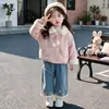 Jaqueta de Veludo Camurçado Outono/Inverno para Meninas 2026 Novo Estilo Cardigan de Lã Espesso Estiloso para Menininha Top com Gola de Pelo Tendência