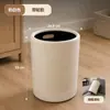 Cubo de basura con veta de madera, apto para uso doméstico en salas de estar y dormitorios, sin tapa, forma cilíndrica, con ruedas para facilitar el movimiento, gran capacidad y se puede usar como papelera de cocina.