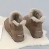Botas de nieve elegantes y modernas para mujer, nueva colección de invierno 2026, con un diseño combinado de cuero y piel, forradas de felpa, de caña corta y con forro de algodón cálido y antideslizante.