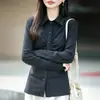 Camisa de Mujer Nueva Colección Otoño/Invierno 2026, Diseño Versátil de Color Sólido con Pliegues, Cuello de Solapa y Mangas Largas