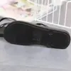 Chanclas de verano para parejas, adecuadas para el hogar, para bañarse y para usar al aire libre, antideslizantes, resistentes al olor, sandalias de dedo de suela plana para hombre