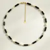 Collar Largo de Perlas de Vidrio y Ágata Negra para Mujer, Cadena Minimalista de Clavícula de Nicho, Collar de Perlas de Agua Dulce con Contraste Blanco y Negro