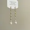 Brincos Longos de Pérola com Cravação de Diamantes, Luxo Leve e Elegantes para Mulheres, Brincos Simples da Moda e Personalizados, Acessórios de Brincos de Nicho de Alta Qualidade