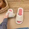 Pantuflas de felpa y algodón para interior en estilo de hada con suelas gruesas para usar en exteriores, dulces pantuflas peludas para mujer con suelas suaves y diseño de una sola tira