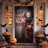 Nuevas Decoraciones de Cubierta de Puerta de Halloween Transfronterizas, Configuración de Escena de Halloween de Casa Embrujada de Horror con Huella de Mano, Bandera de Pancarta para Puerta Exterior
