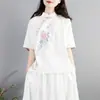 Nova camisa étnica de verão com bordado, gola alta, botões, mangas curtas, estilo chinês retrô, blusa artística com frente oblíqua, corte solto