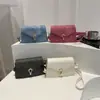 Bolso pequeño cuadrado de un solo hombro cruzado de moda retro de alta gama estilo coreano 2026 principios de otoño con hebilla simple versátil