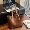 Bolso Tote Retro de Gran Capacidad para Mujer 2025 Otoño e Invierno Nuevo Bolso de Hombro Casual de Aspecto Elegante Personalizado Ins Bolso de Axila