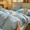 Juego de tres piezas al por mayor para dormitorio estudiantil en color liso, juego de tres-cuatro piezas estilo "old money" con parche de gasa abullonada, juego de ropa de cama para estudiantes