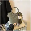 Bolsa de Ombro Transversal Balde Portátil Versão Coreana Nova Leve de Luxo Diagonal Moda Outono 2025 Feminina
