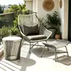 Conjunto de móveis de rattan para exterior de três peças: sofá de lazer para terraço de pátio, mesa de centro simples para exterior e combinação de mesa e cadeira pequenas para pousadas