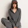 Nuevo cárdigan con capucha versátil, suelto, suave y adelgazante para mujer, de cachemira pura, para otoño e invierno, camiseta básica, suéter de punto cálido