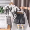 Conjunto de Verano para Niños Estilo Tinta China Estampado de Letras Manga Corta Conjunto de Dos Piezas Camiseta con Estampado Tie-Dye Personalizado para Bebé Pantalones Cortos de Mezclilla