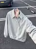 Sudadera de manga larga con cuello de camisa patchwork falso de dos piezas para hombre, marca nueva y moderna con un toque de alta gama, cuello tipo polo, ropa elegante y de corte holgado para hombre