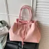2026 Nova Moda Estilo Coreano Versátil Nicho Minimalista Bolsa Tote Grande Capacidade para o Dia a Dia Bolsa Transversal de Alto Padrão