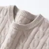 Nuevo suéter de cachemira transfronterizo para hombre, engrosado, patrón trenzado de cinco agujas y tres cabos, color liso versátil, cuello redondo, suéter casual de lujo ligero