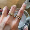 Anel Vintage Camadas Resistente com Strass para Mulheres, Luxo Leve, Design de Nicho Sofisticado, Anel Único Estilo Old Money para Dedo Indicador