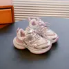 Tênis esportivos para meninas, novo estilo verão 2025, tênis estilo "dad shoes" da moda, tênis de corrida respiráveis e duráveis para meninos, calçados casuais