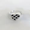 Anillo de cuadros blanco y negro estilo coreano elegante dulce lindo para niña epoxi anillo de amor de cuadros blanco y negro suministro transfronterizo