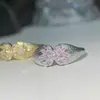 Anillo de Flor de Tilian y Artesanía Liuxin Estilo Retro Nuevo Versa Chapado en Oro con Luz de Diamante Anillo de Lujo de Alto Nivel