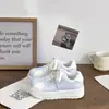 Zapatillas de Suela Gruesa Bell 2026 Nuevo Otoño para Mujer con Puntadas de Encaje, Zapatos Blancos Casuales Versátiles de Nicho B3201