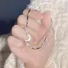La pulsera "Alcanzando las Estrellas y la Luna" es un accesorio de moda de lujo ligero, de alta gama, nuevo y de nicho que es versátil y exquisito. Es un regalo perfecto para una novia