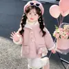 Chaqueta Abrigo de Longitud Media para Niñas Otoño/Invierno 2026 Nuevo Estilo Elegante Suéter Grueso con Forro de Polar para Niñas Pequeñas Peludo