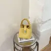 Bolso cubo de nicho muy elegante conjunto 2026 nuevo de moda retro para el trabajo bandolera