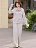 Conjunto Novo de Roupas Esportivas 2026 para Mães, Roupa de Outono, Jaqueta Moletom Casual Jovem, Conjunto de Duas Peças para Mulheres de Meia-Idade e Idosas para Primavera e Outono