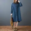 Foto Real de Vestido Camisero de Mezclilla de Ajuste Holgado, Rejuvenecedor, de Longitud Media, Cuello Camisero, Manga Larga, Resistente, Estilo Vintage, Primavera 2026