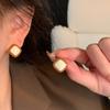 Pendientes retro cuadrados de colores contrastantes de estilo coreano, moda de nicho, sentido de alta gama, elegantes pendientes únicos con gotas de aceite, joyería simple para las orejas.
