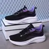 Venta al por mayor transfronteriza Zapatos deportivos para mujer Nuevo Primavera y Verano Antideslizante Suela suave Resistente al desgaste Malla Transpirable Zapatos casuales Versátil y Ultraligero